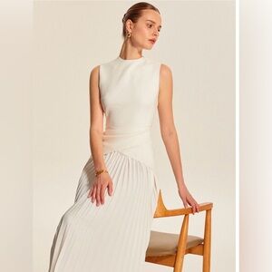 NWT Commense Sleeveless Pleated Dress – M (Sold Out)